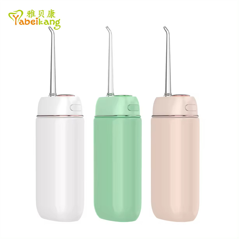 Pembersihan dalam flosser air portabel